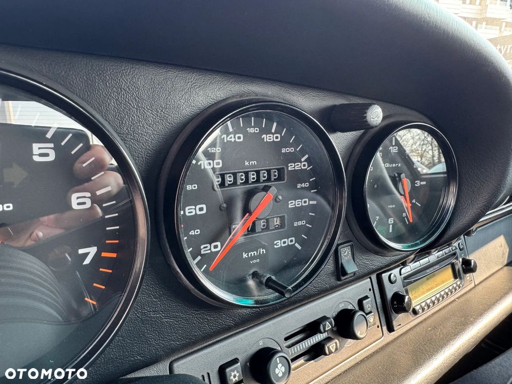 Porsche 911 Carrera - 27