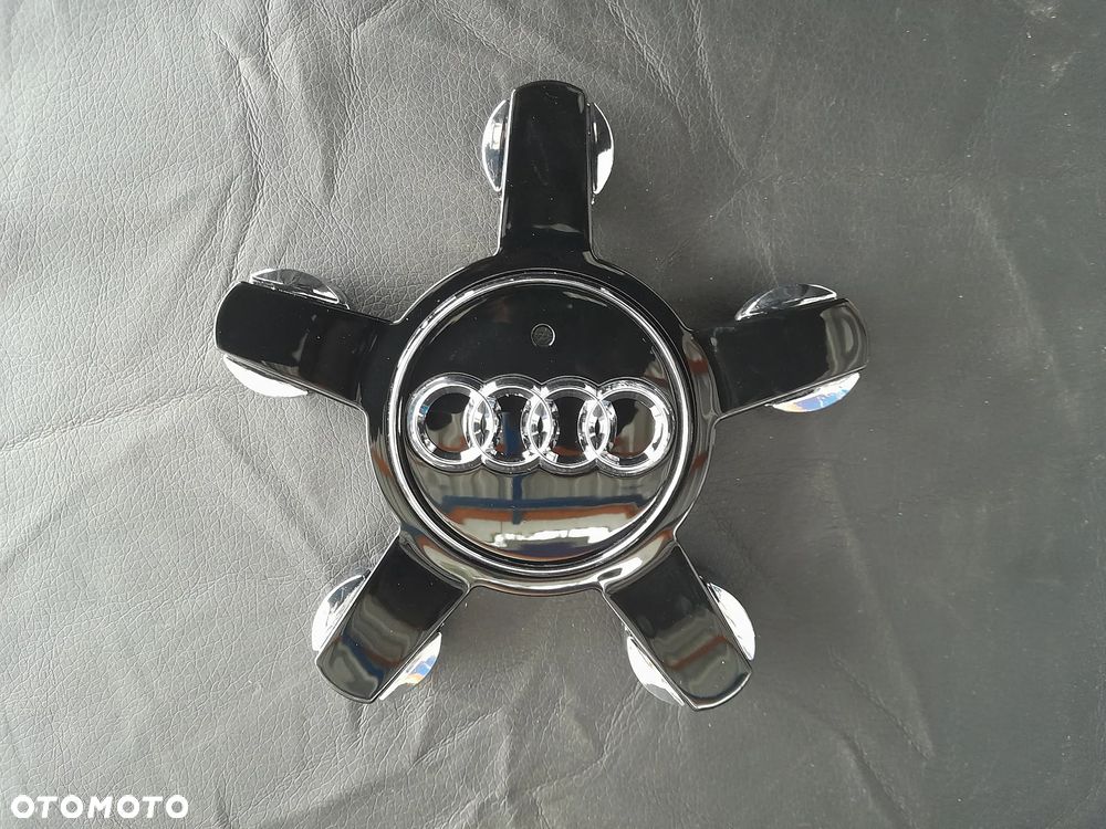 Dekielek Audi 8R0601165 135MM - 1