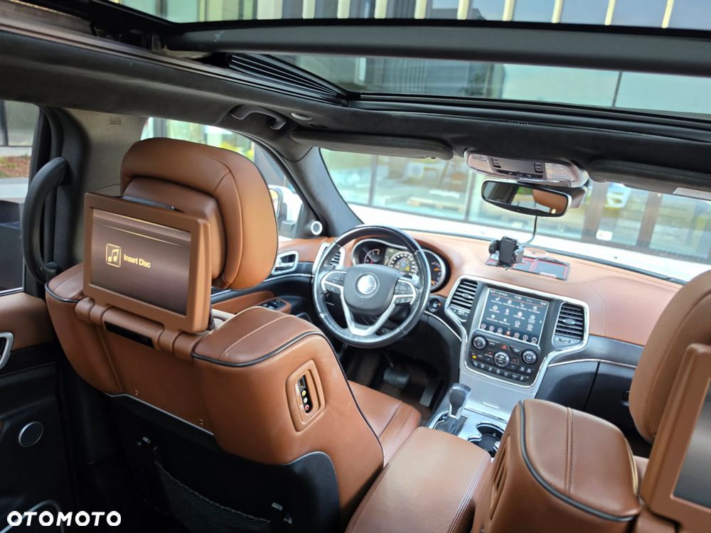 Jeep Grand Cherokee - 32