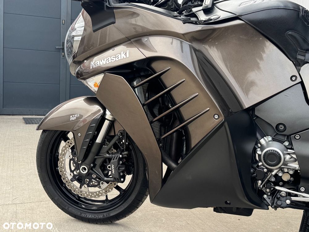 Kawasaki GTR - 25