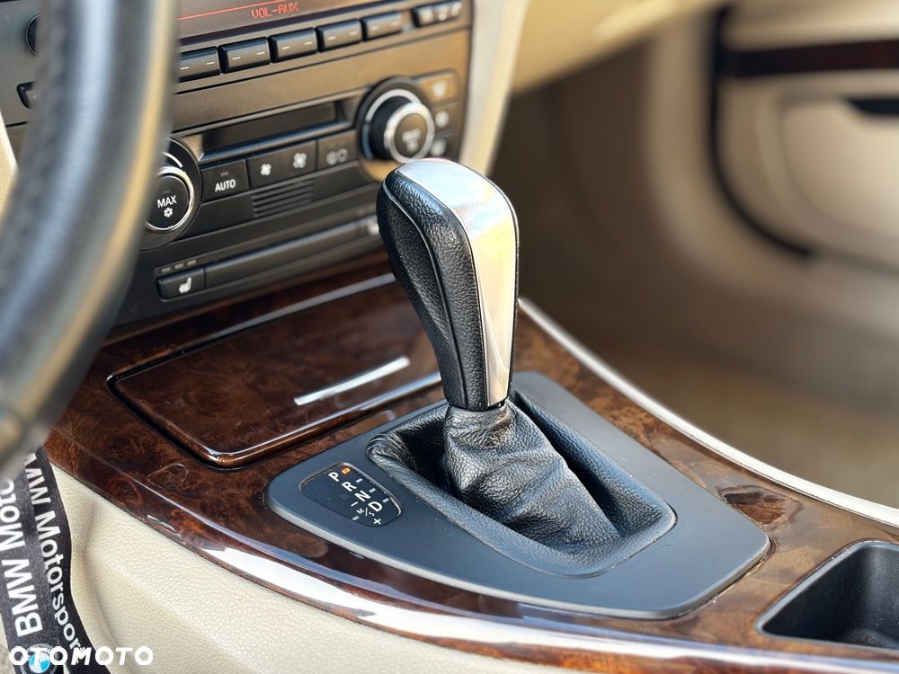 BMW Seria 3 325i - 25
