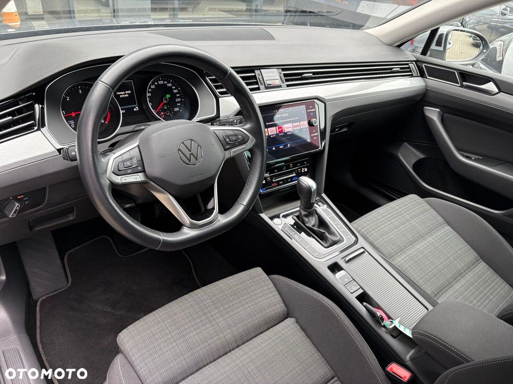 Volkswagen Passat - 11