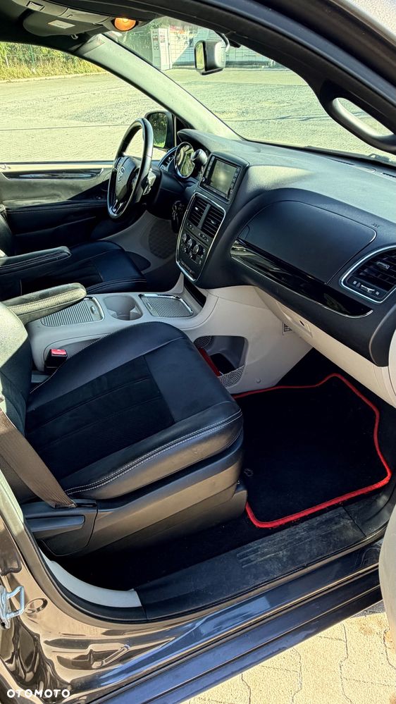 Dodge Grand Caravan - 27
