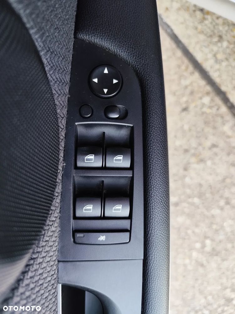 BMW Seria 3 318d DPF Edition Sport - 21