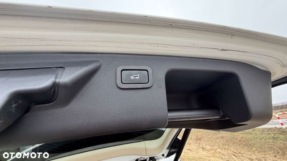 Land Rover Discovery Sport 2.0 Si4 HSE Luxury - 30