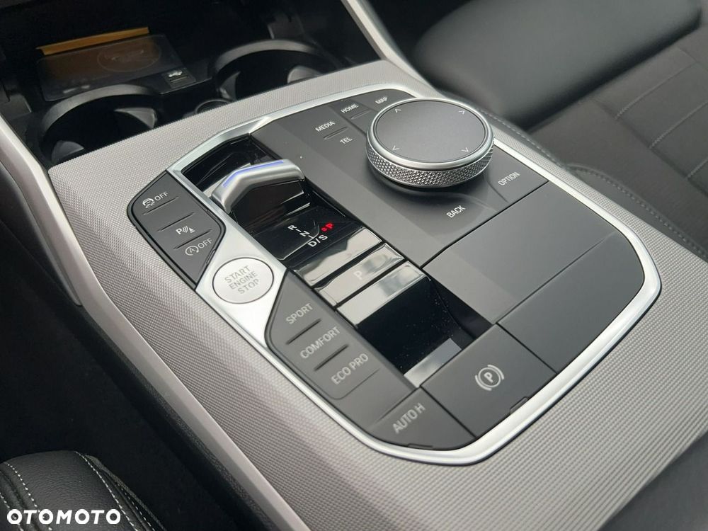 BMW Seria 3 318d mHEV - 19