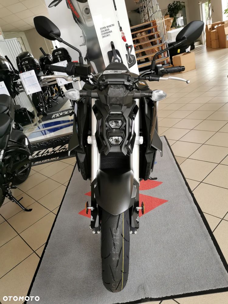Suzuki GSX - 6