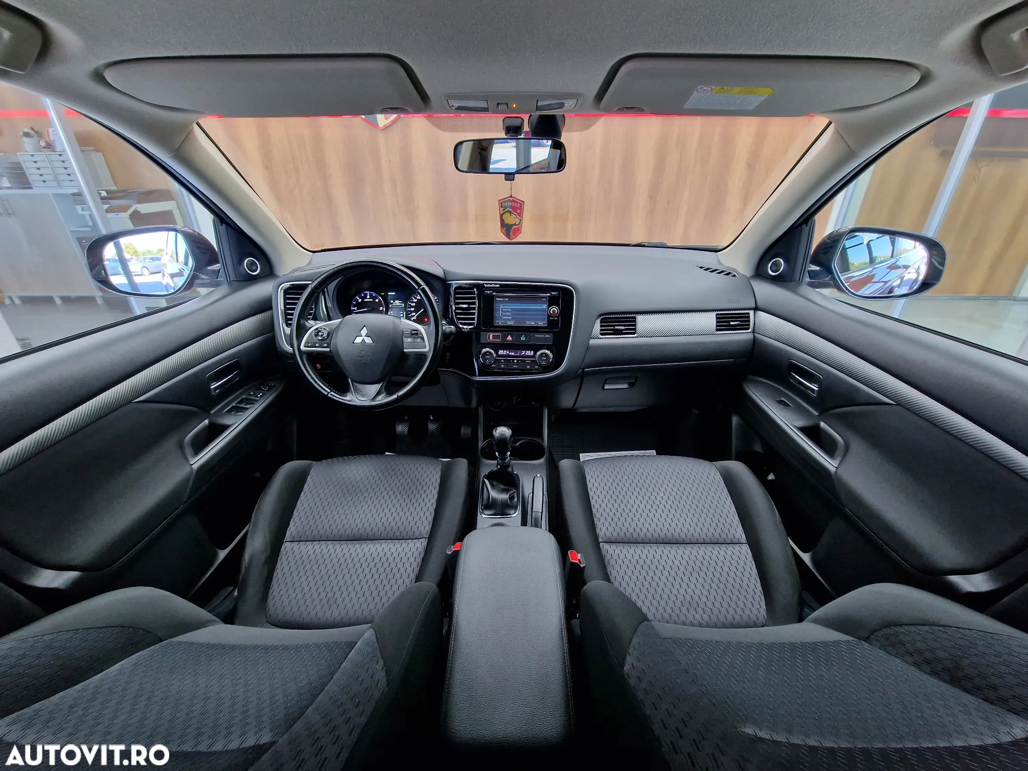 Mitsubishi Outlander - 8