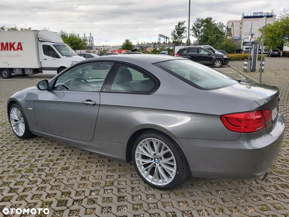 BMW Seria 3 320d DPF Efficient Dynamics Edition - 3