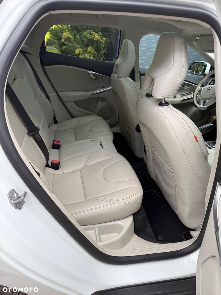 Volvo V40 Cross Country T4 Drive-E Ocean Race - 18