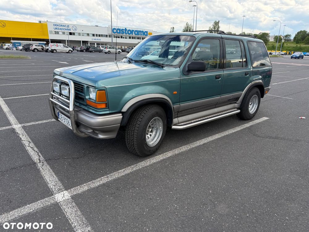Ford Explorer Standard - 2