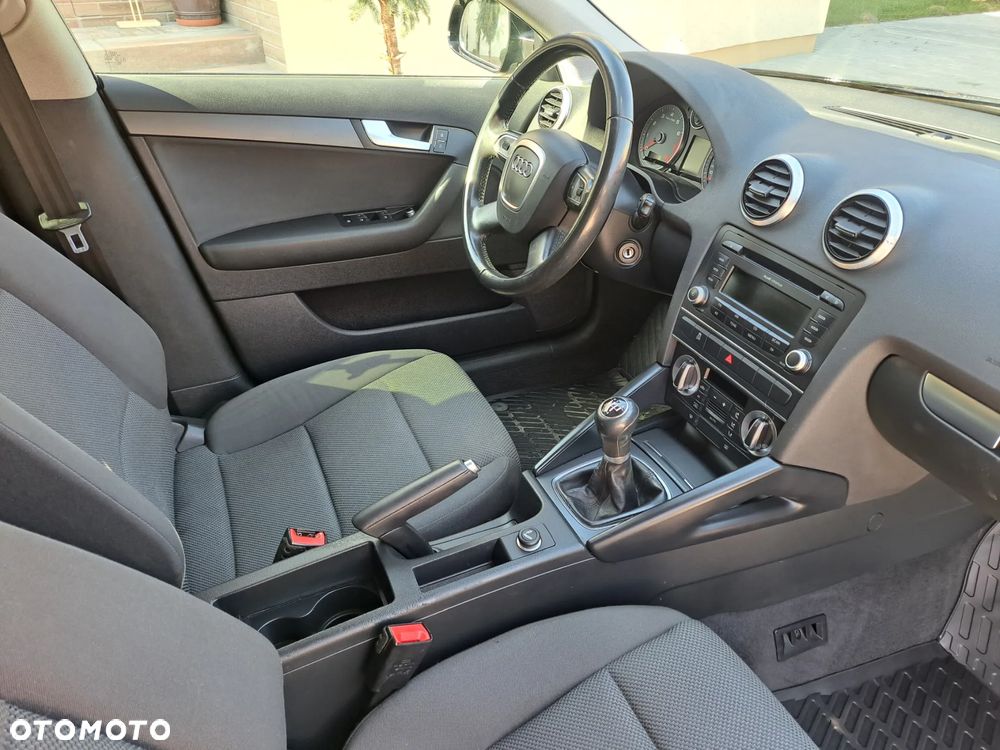 Audi A3 Sportback 1.6 Ambiente - 17