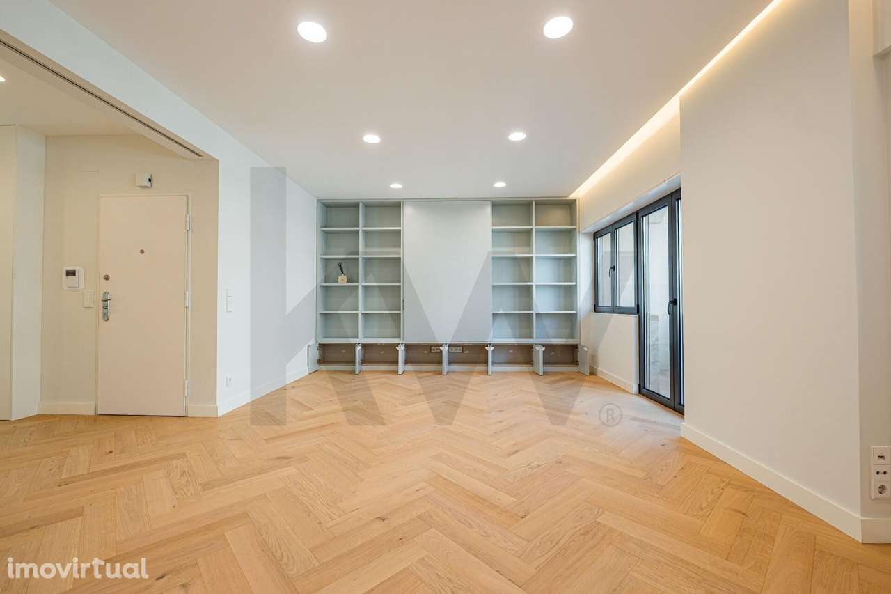 T3 + 1 de Autor com Renovação Total de Excelência | Campolide / Sete R - Grande imagem: 3/57