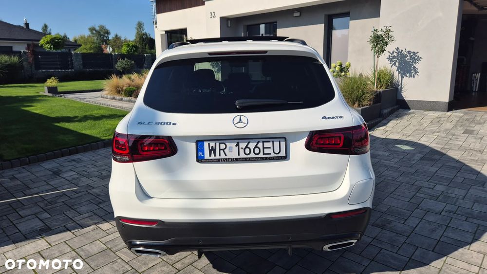 Mercedes-Benz GLC 300 e 4-Matic Business Edition - 25