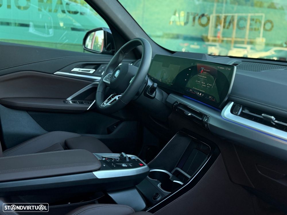 BMW iX1 eDrive20 M Sport Pack - 12