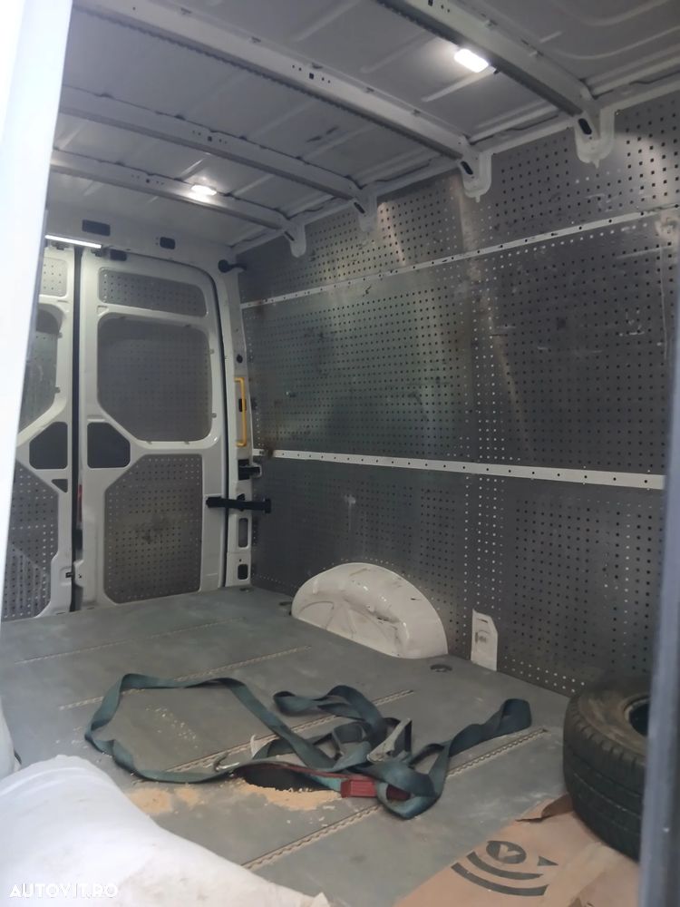 Volkswagen Crafter - 12
