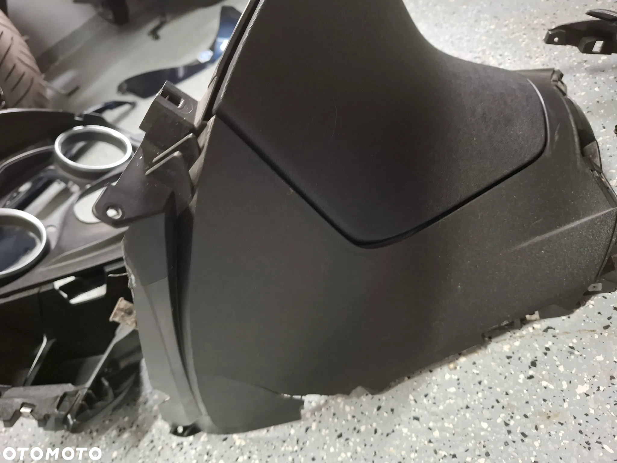Piaggio X10 wypełnienie schowek tunel owiewka 125 350 500 - 5