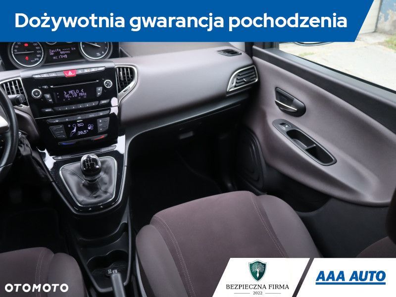 Lancia Ypsilon - 10