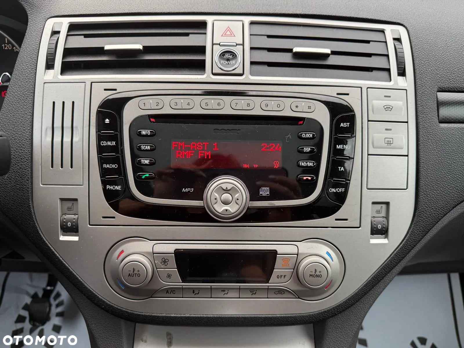 Ford Kuga 2.0 TDCi 4x4 Titanium - 25