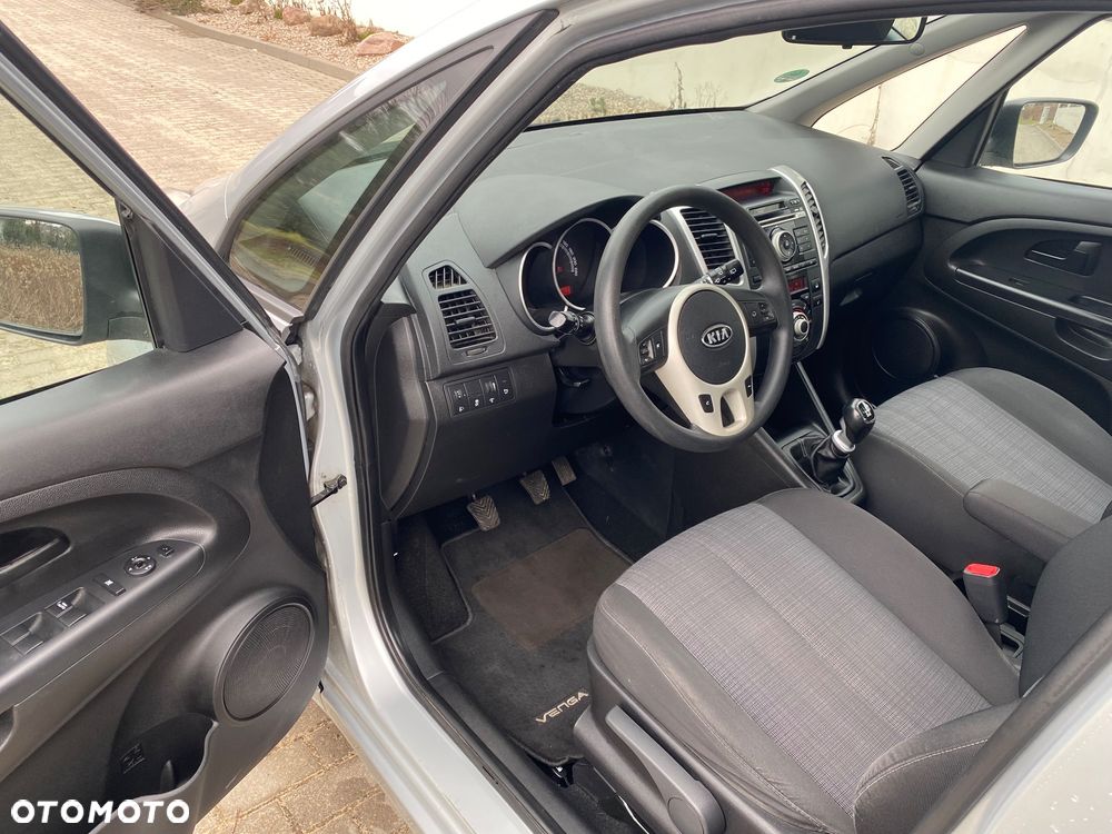 Kia Venga - 9
