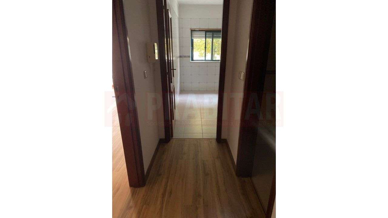 NO CIDRAL, ARRENDA-SE EXCELENTE APARTAMENTO T1 - Grande imagem: 3/21