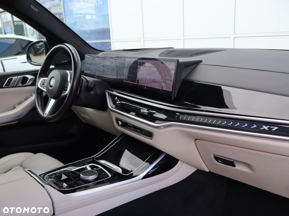 BMW X7 - 7