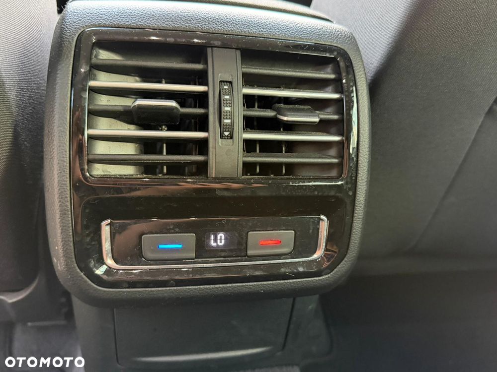 Volkswagen Passat - 17