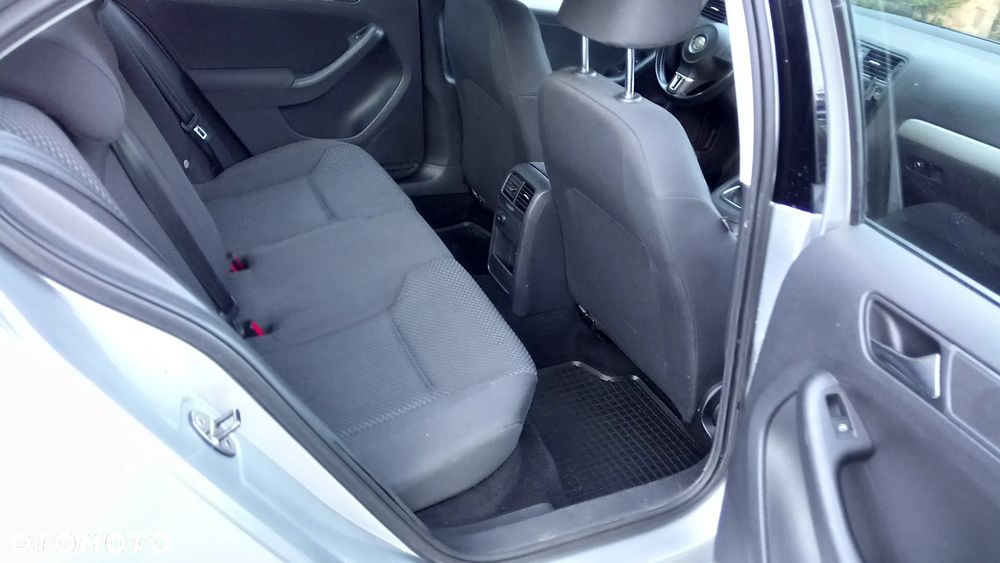 Volkswagen Jetta 1.6 TDI BMT Trendline - 12
