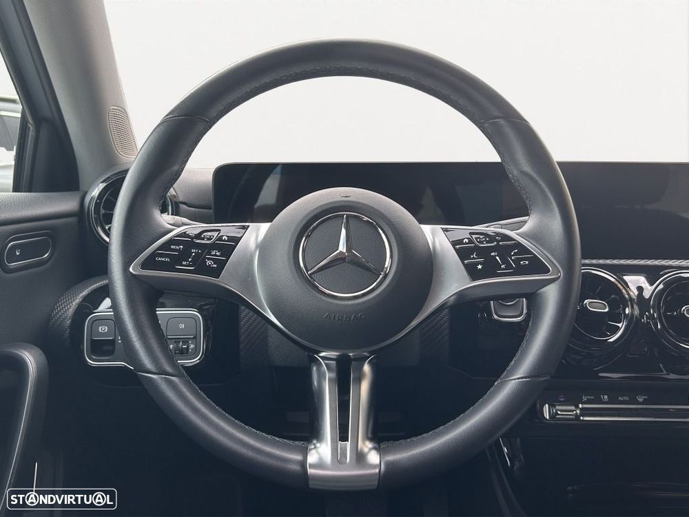Mercedes-Benz A 250 Limousine - 12