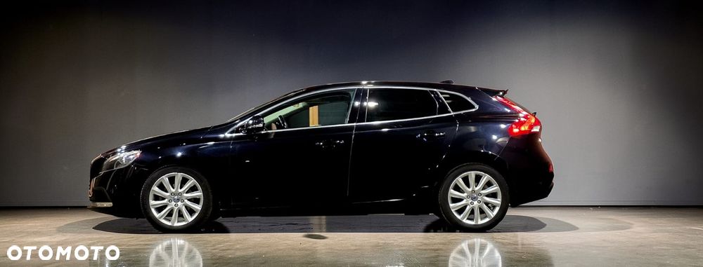 Volvo V40 D2 R Design - 4