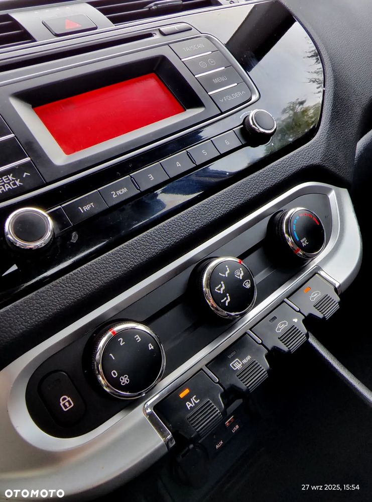 Kia Rio 1.2 L - 8
