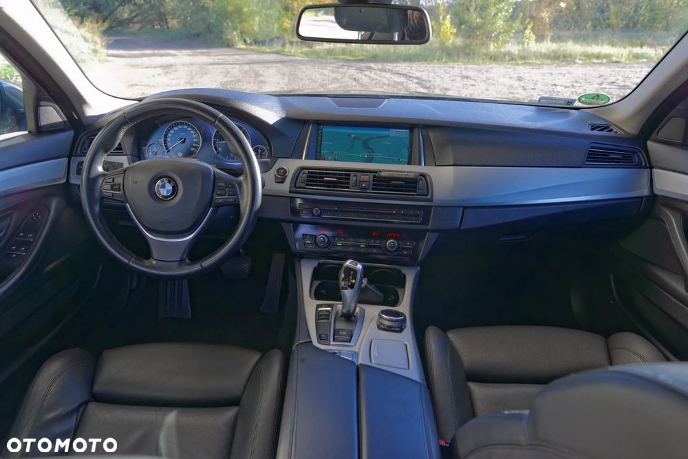 BMW Seria 5 525d Sport-Aut - 9