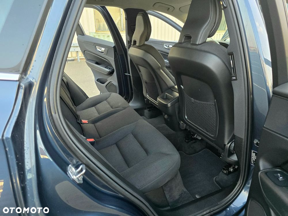 Volvo XC 60 B5 B AWD Momentum Pro - 19
