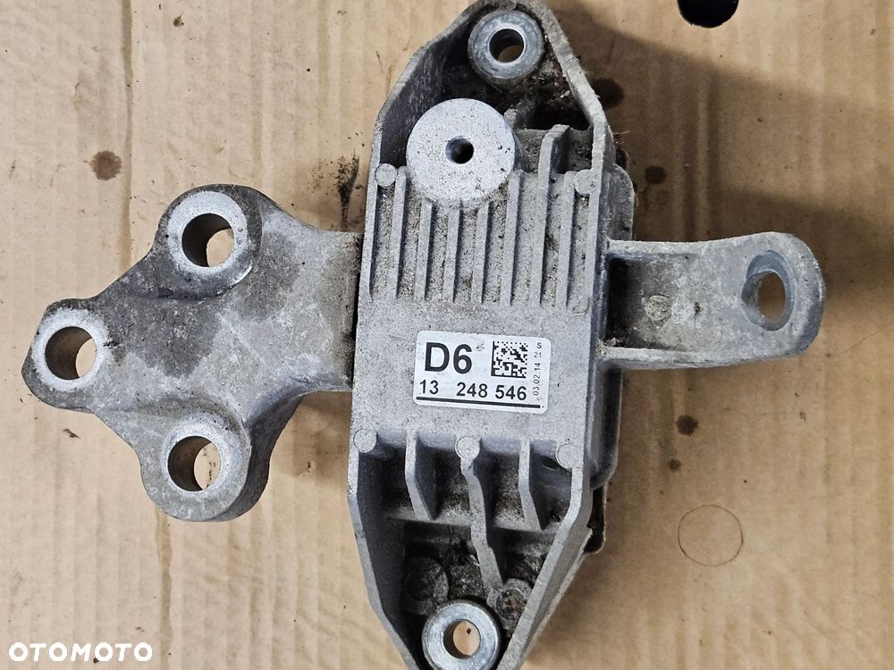 Opel Astra J 4 1.7 CDTi poduszka łapa skrzyni biegów D6 13248546