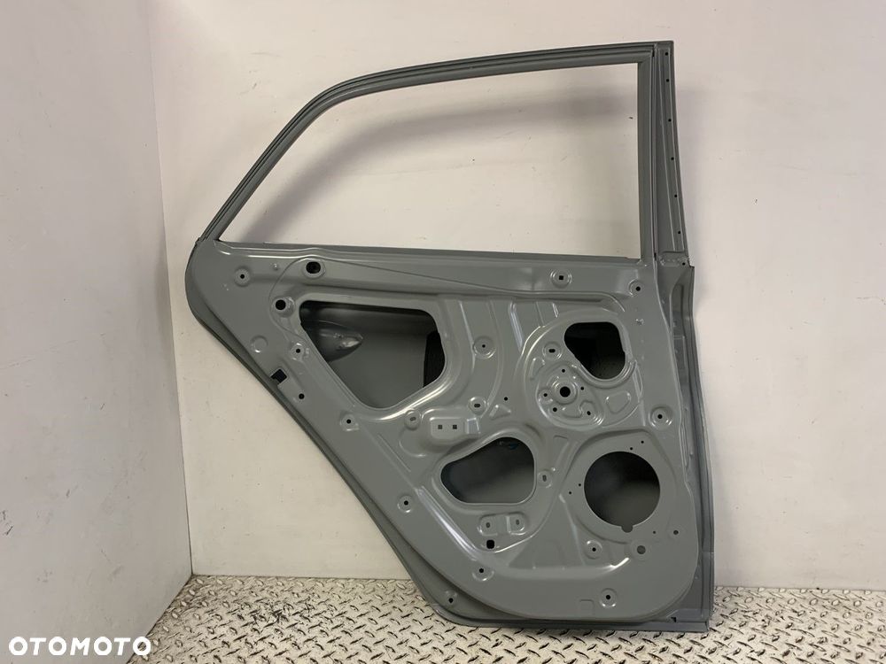 NOWE ORYGINALNE  DRZWI NA LISTWE PRAWE TYLNE PRAWA TYŁ  HYUNDAI I20 II 2 12-19 77003-C8010 - 8