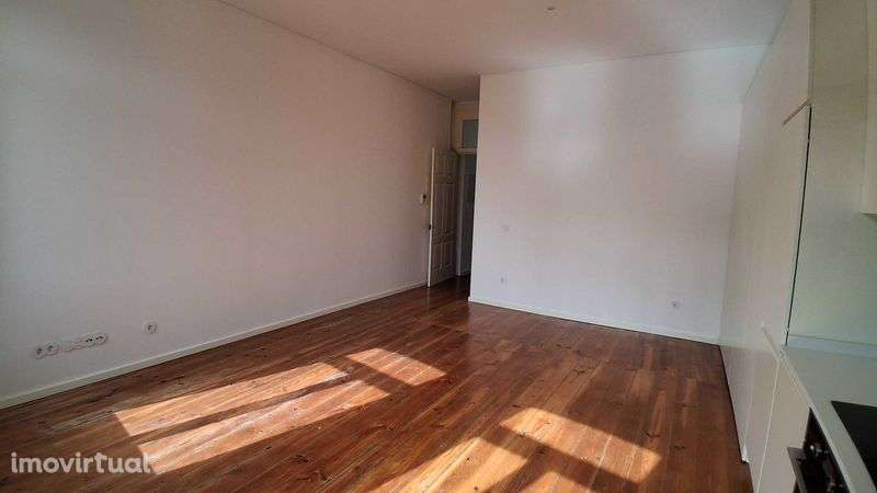 Arrendamento de T0 novo,  no Largo da Lapa, Porto - Grande imagem: 4/12