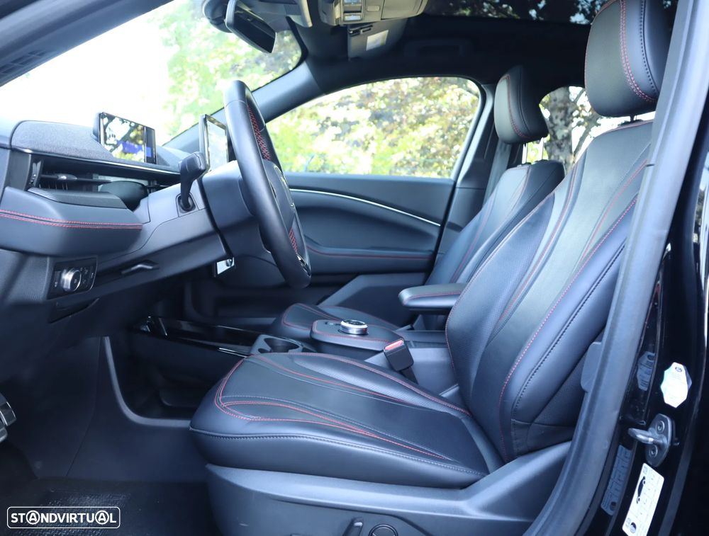 Ford Mustang Mach-E AWD PREMIUM - 31