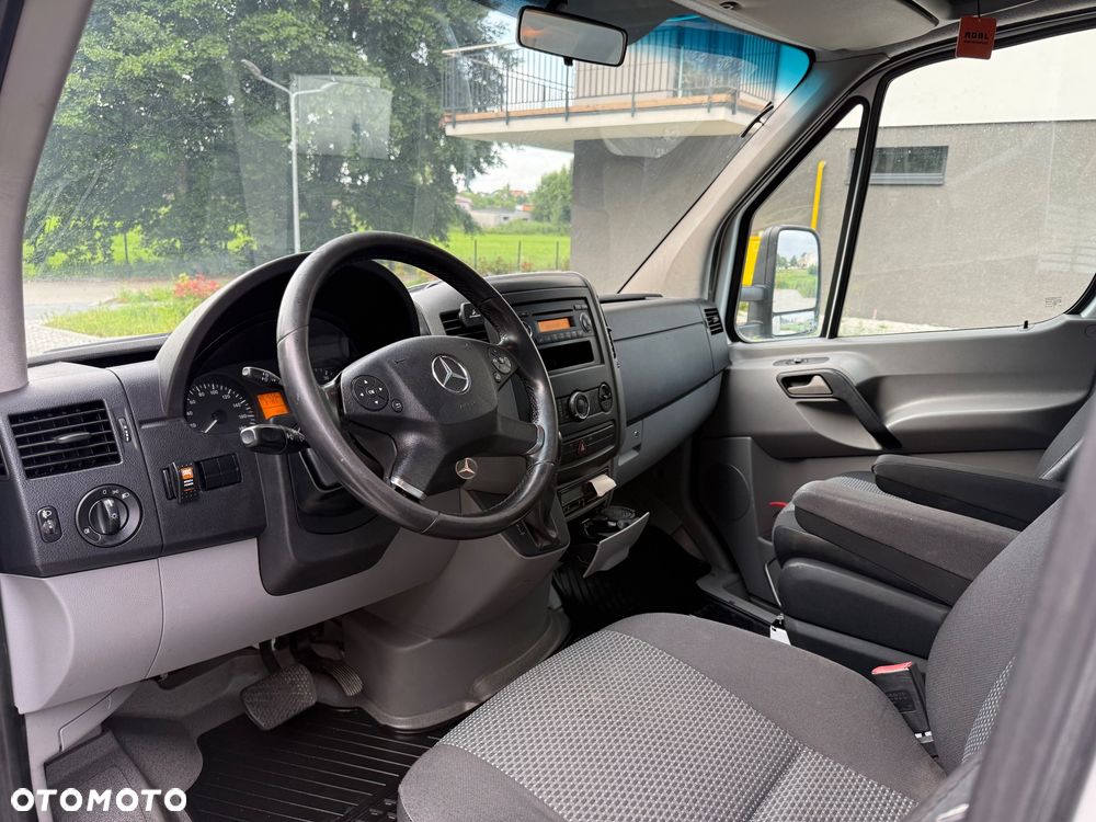 Mercedes-Benz Sprinter - 9