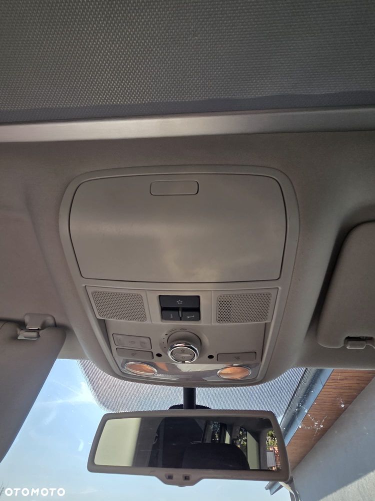 Volkswagen Touran - 24