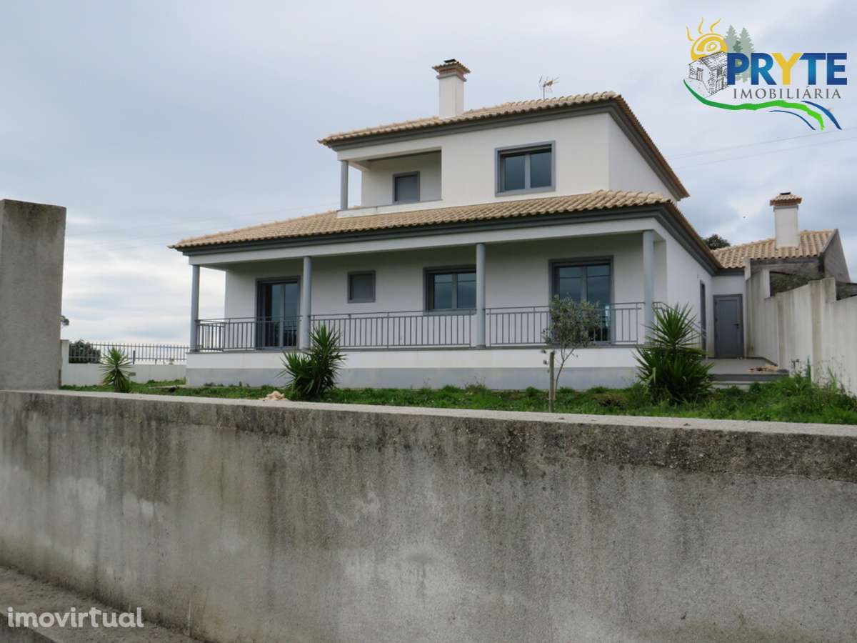 Moradia de tipologia T3 situada perto da Vila da Sertã - Grande imagem: 2/58