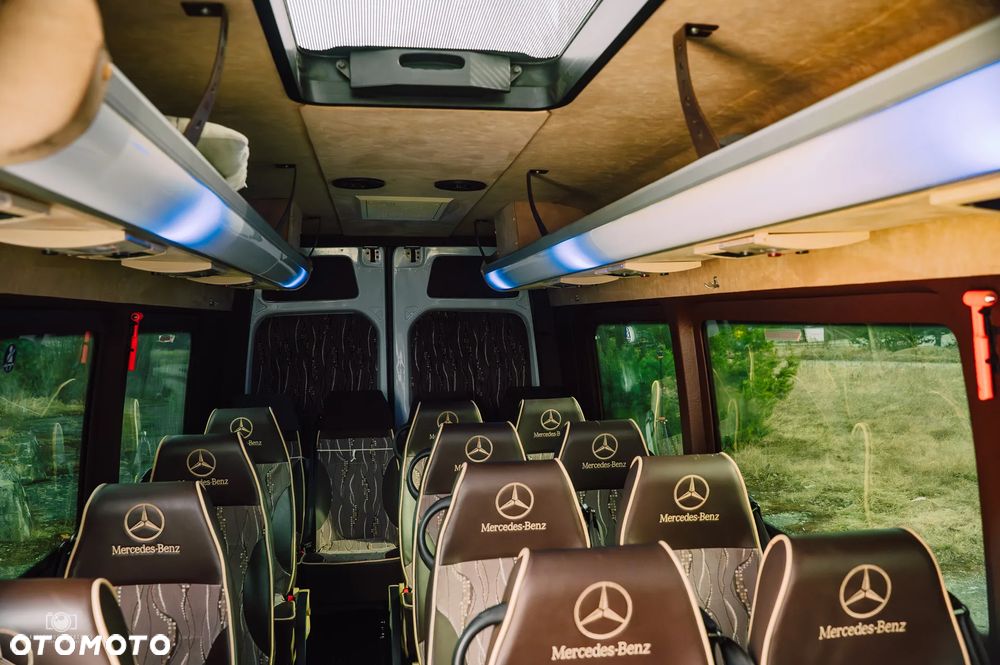 Mercedes-Benz 519 - 15
