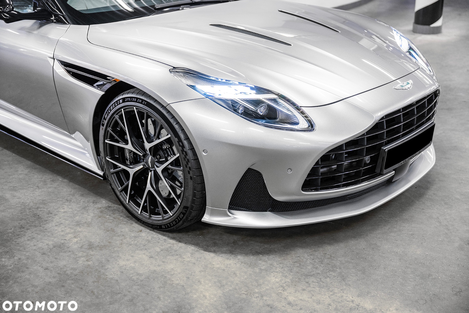 Aston Martin Inny - 6
