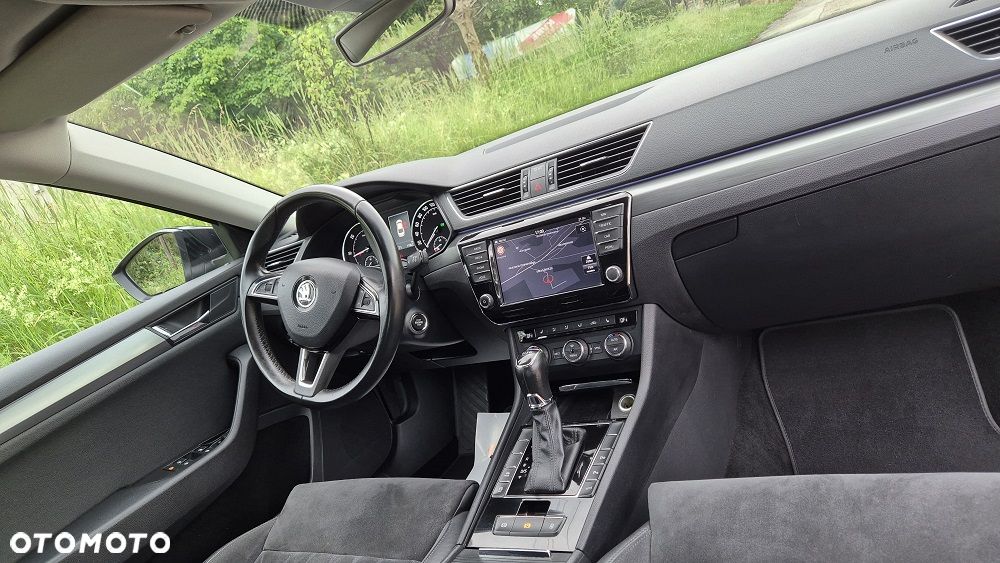 Skoda Superb 2.0 TDI Sportline DSG - 23