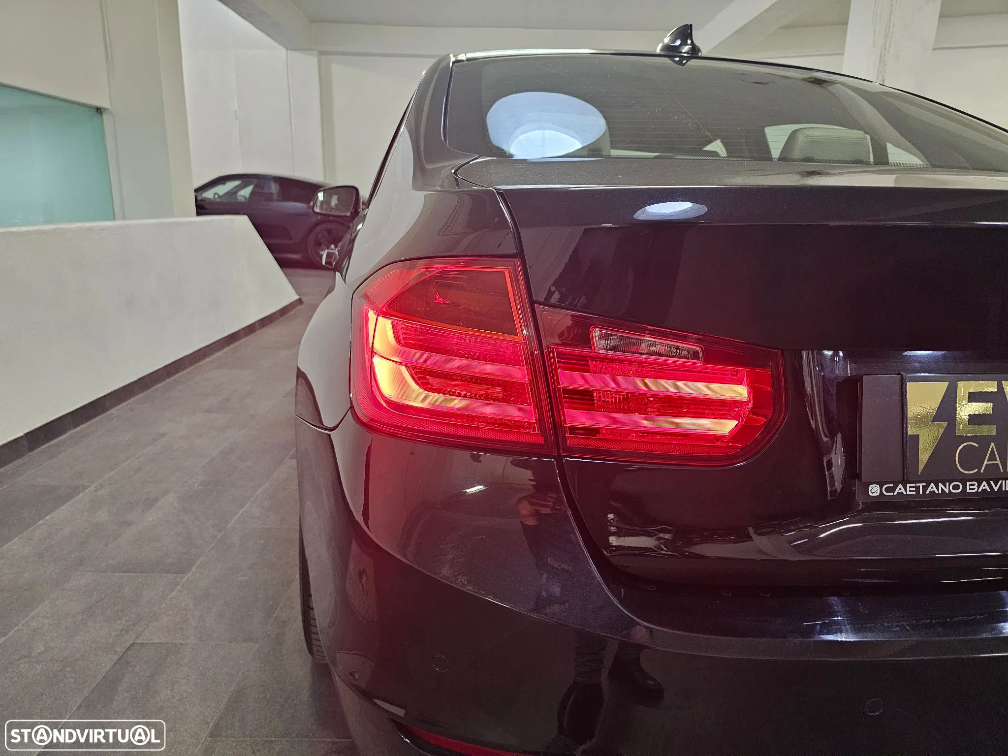 BMW 328 i Auto Line Sport - 24