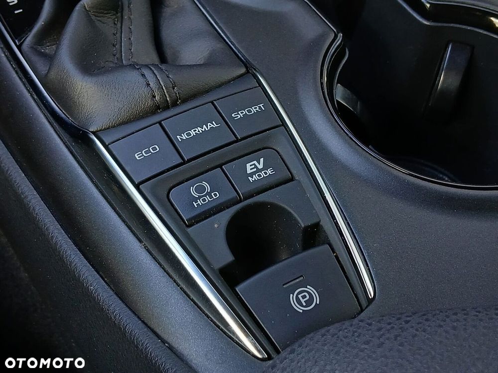 Toyota Camry - 24