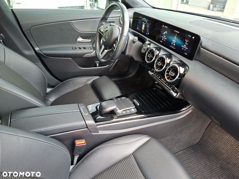 Mercedes-Benz CLA 200 Progressive 7G-DCT - 17