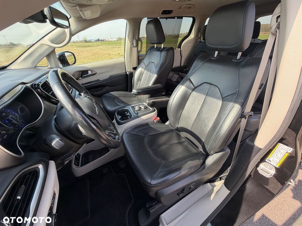 Chrysler Pacifica - 26