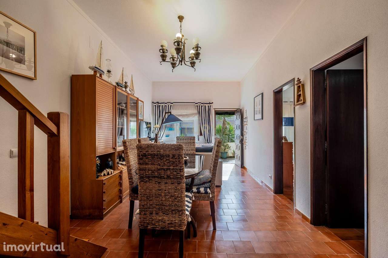 Moradia T4 em Santa Cruz, com excelente localização - Grande imagem: 4/32