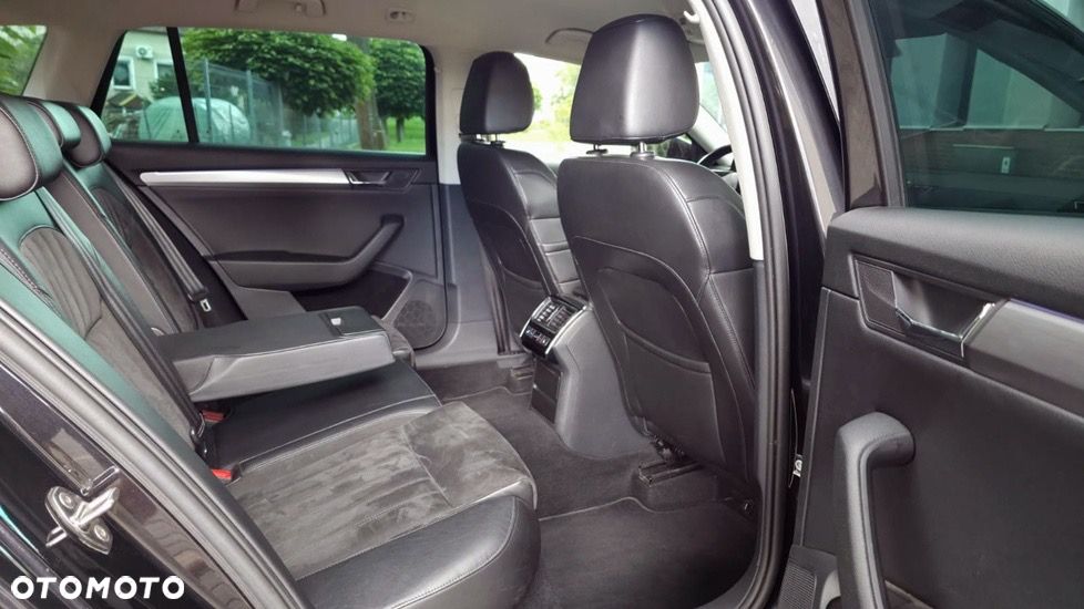 Skoda Superb 2.0 TDI Sportline DSG - 20