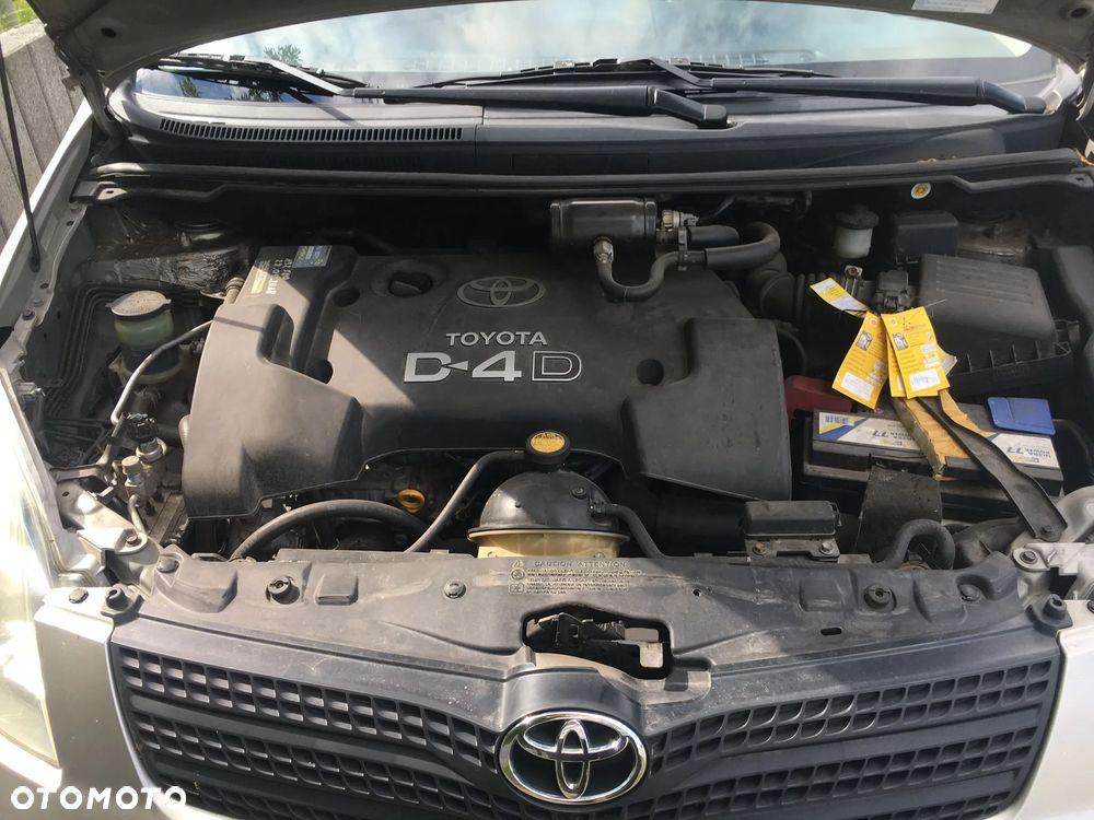 Toyota Corolla Verso 2.0 D-4D - 18